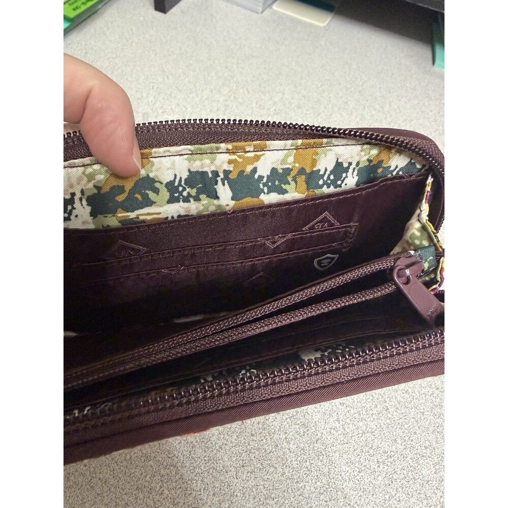 Vera Bradley RFID Grab & Go Wristlet Wallet Heirloom Paisley Green Maroon - Picture 4 of 4